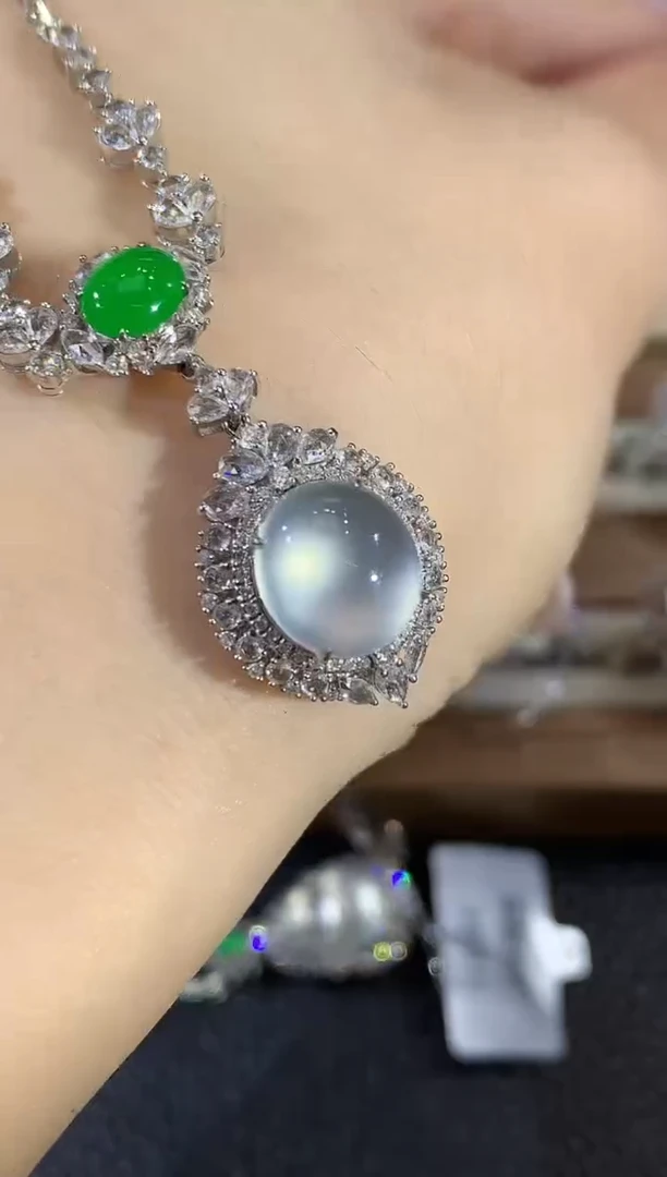 套链18K金镶嵌翡翠D46