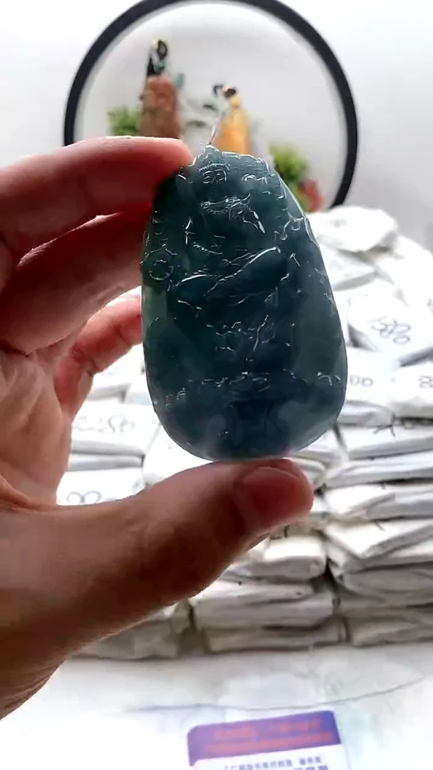 颈饰未镶嵌翡翠虚空藏