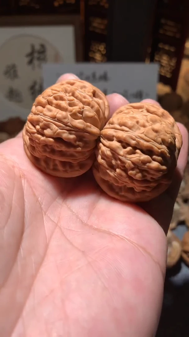 文玩核桃把件【核缘雅趣】41左右汉高楼，同尺寸随机发