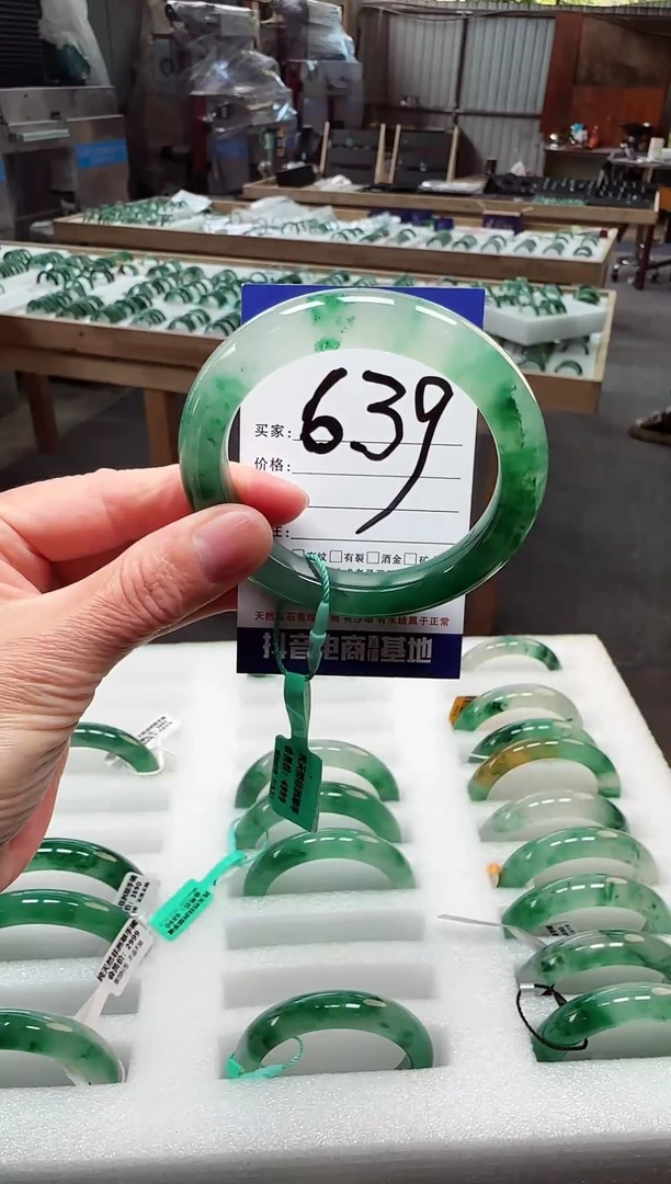 未镶嵌手镯石英质玉（非洲翠）56