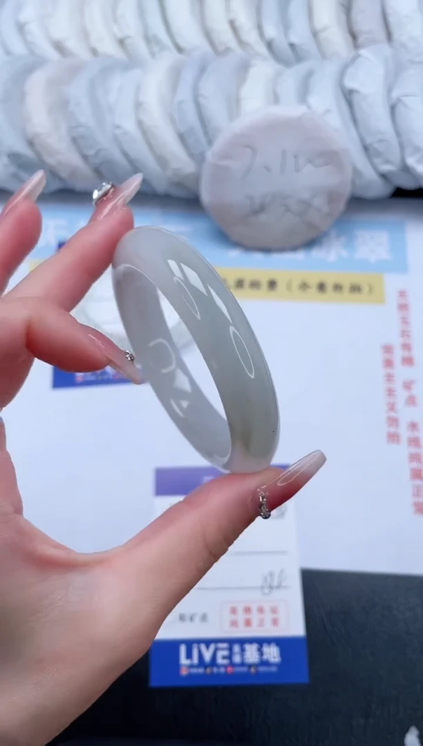 【闪购商品】石英质玉手镯未镶嵌T190-54