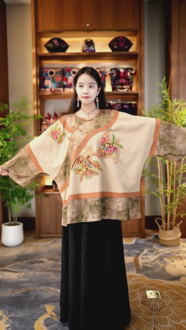 刺绣私人定制苗族手工衣服A9055
