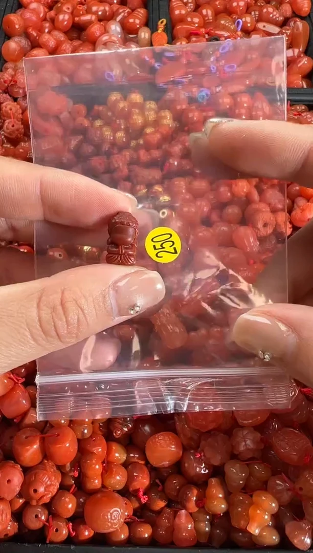 【闪购商品】南红玛瑙颈饰未镶嵌1