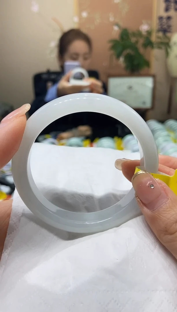 【闪购商品】翡翠手镯未镶嵌58圈口