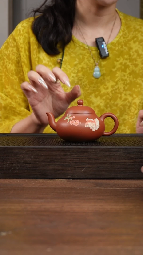 茶壶紫砂全手朱泥梨形      堆绘小金鱼