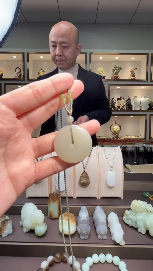 颈饰未镶嵌和田玉苏