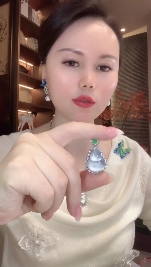 吊坠(不含链)18K金镶嵌翡翠A153