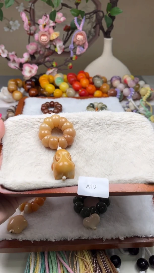 白玉菩提吊坠瑕A19趴趴兔蒜瓣手捻13-14mm一串随机