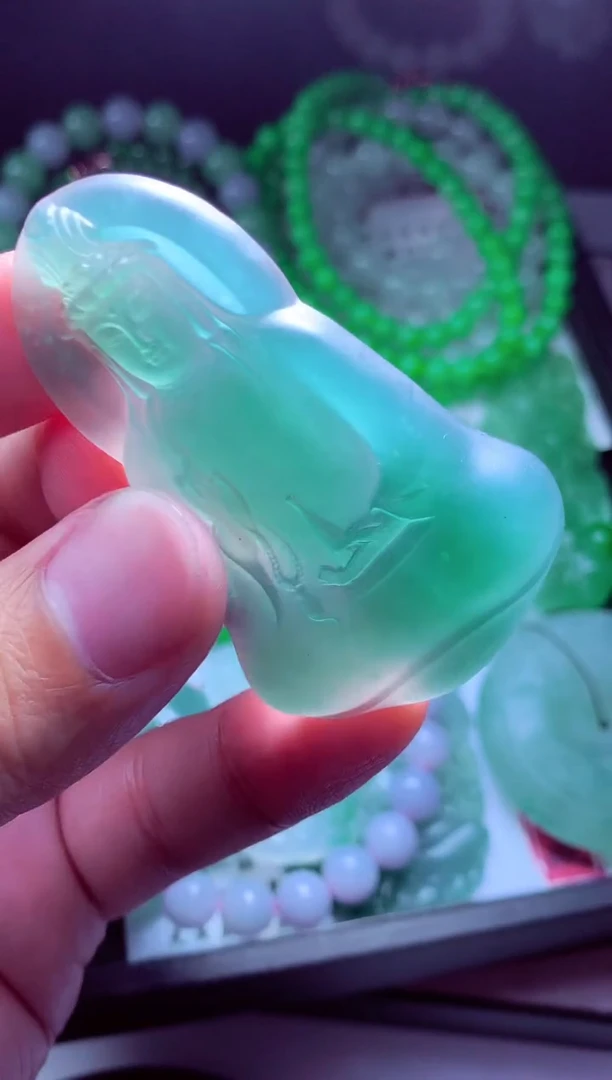 未镶嵌定制翡翠雨***?翡翠毛货定制
