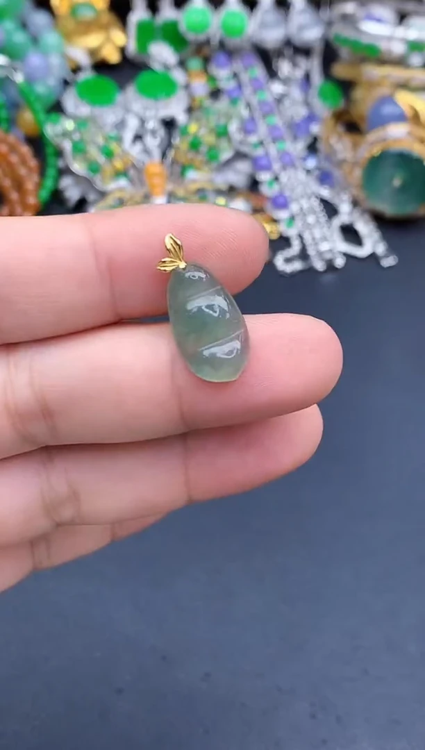 颈饰18K金镶嵌翡翠37-春日珠宝