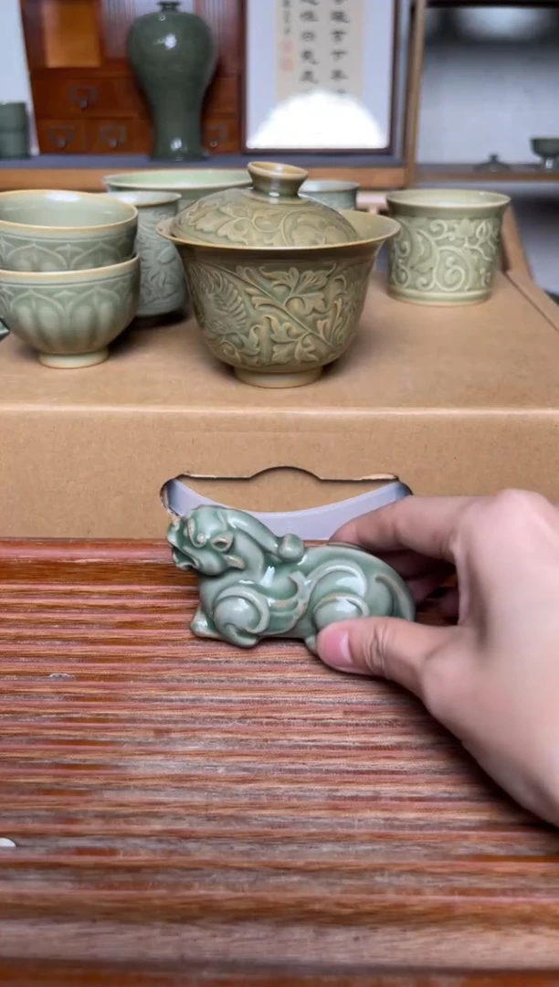 瓷器耀州窑青瓷茶宠  貔貅 微瑕