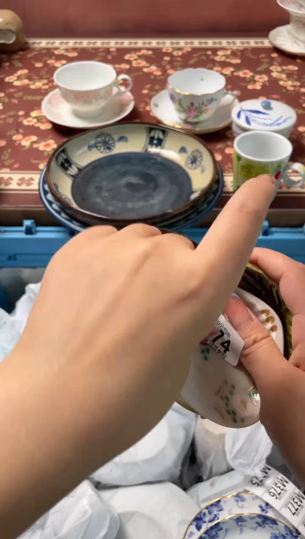 瓷片兔****爱瓷器瓷器M374
