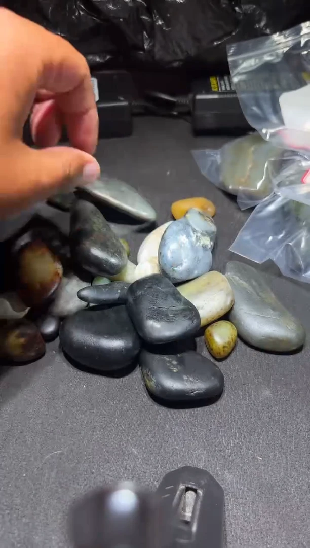 未镶嵌和田玉（糖玉）挂件和田玉