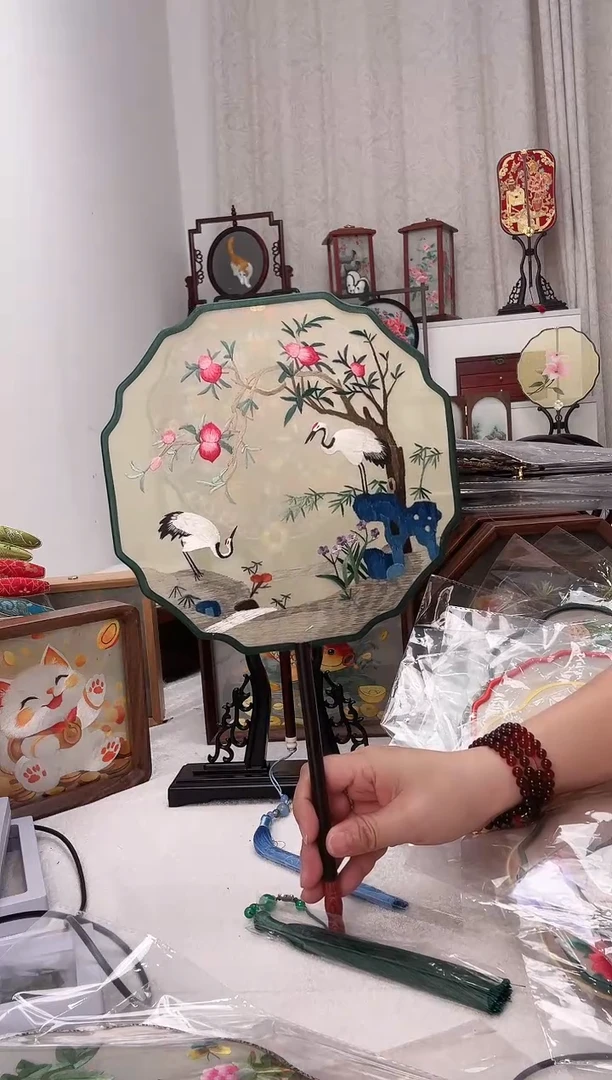 扇子苏绣作品手工团扇