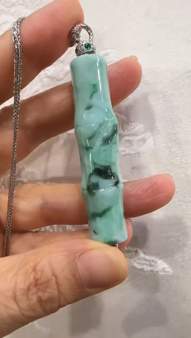 翡翠未镶嵌颈饰国风