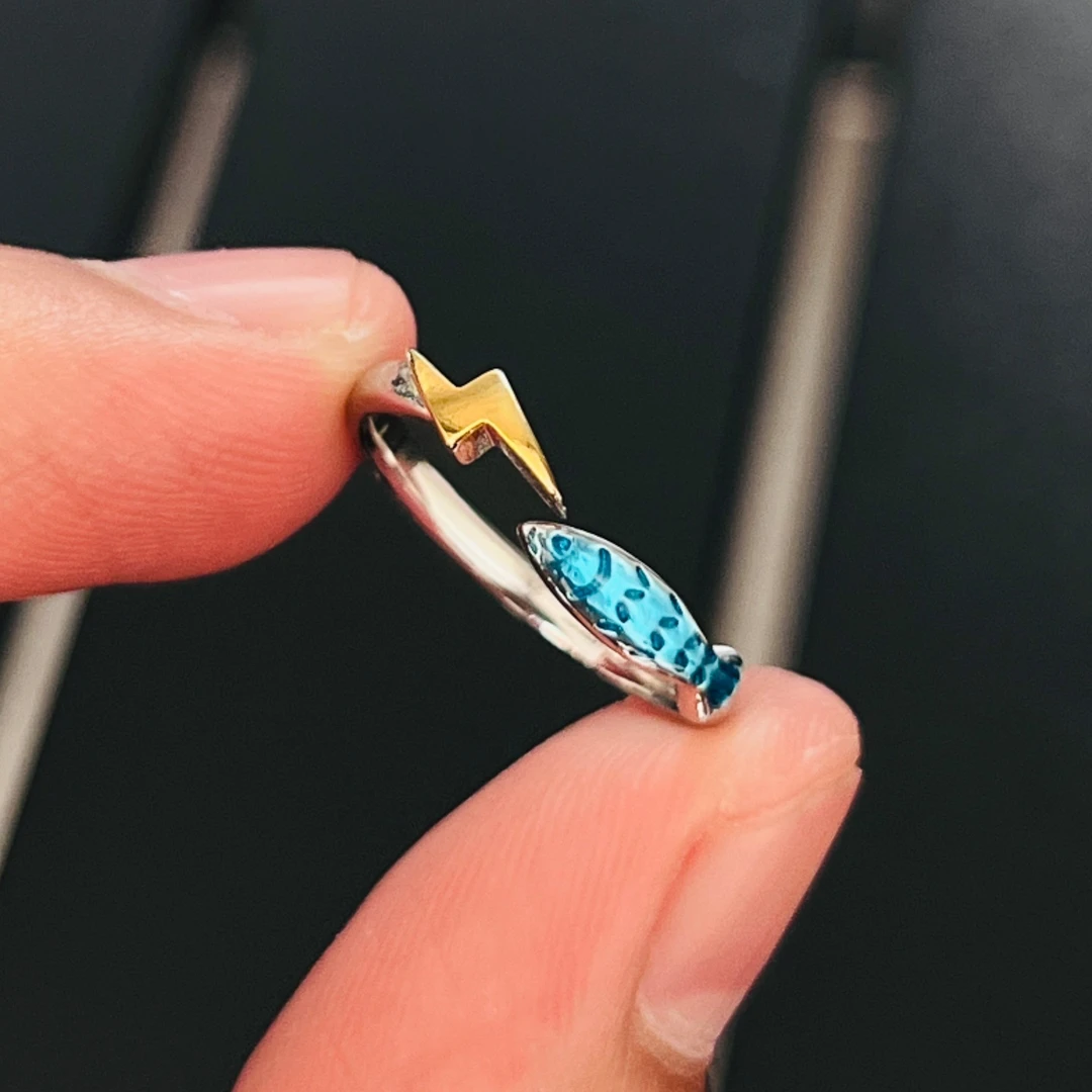 铜合金戒指 韩系ins风蓝色小鱼闪电戒指小众设计高级感简约食指戒