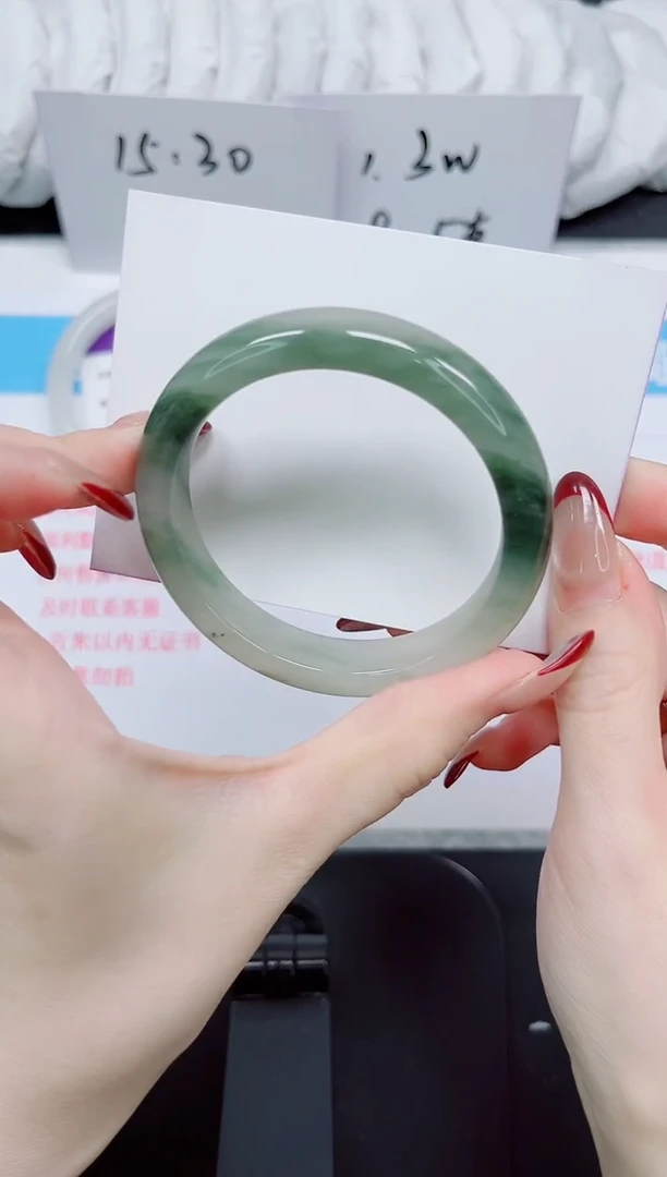 【闪购商品】石英质玉手镯未镶嵌131