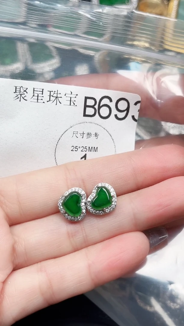 【闪购商品】翡翠颈饰未镶嵌赠皮绳693