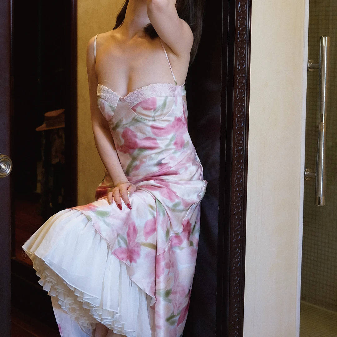 ibleu2025法式小众设计油画碎花两件套度假绝美吊带连衣裙