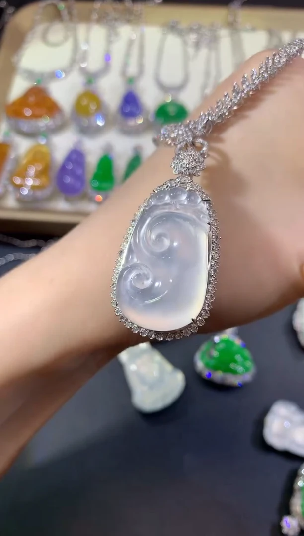 吊坠(不含链)18K金镶嵌翡翠151-如意（不含链扣
