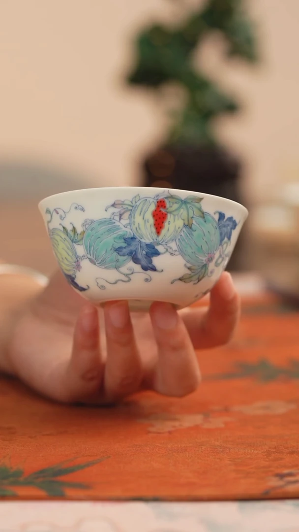 望玉斗彩西瓜卧足杯