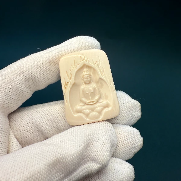 E7016天然猛犸牙雕刻佛牌35.7*26.3*9支持鉴定假一罚四