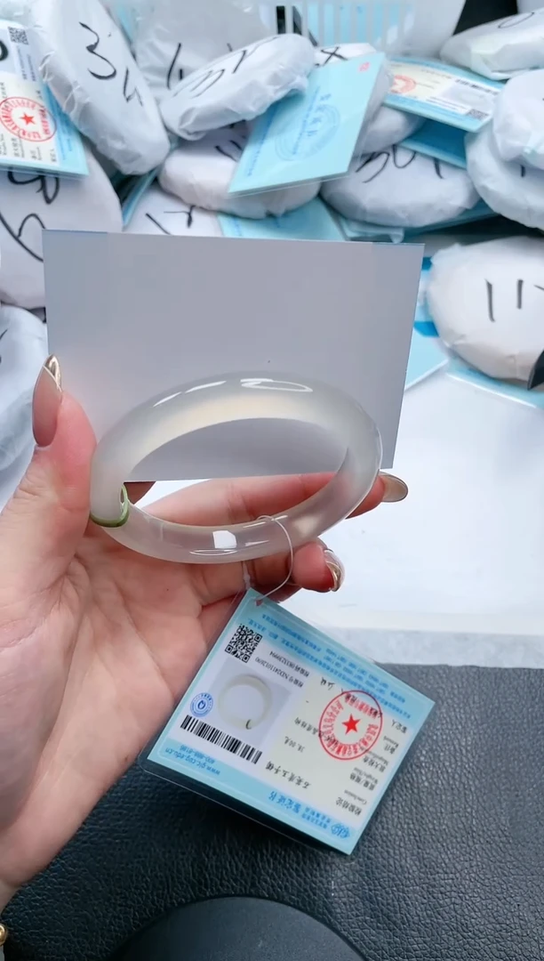 【闪购商品】石英质玉手镯未镶嵌20V288-58