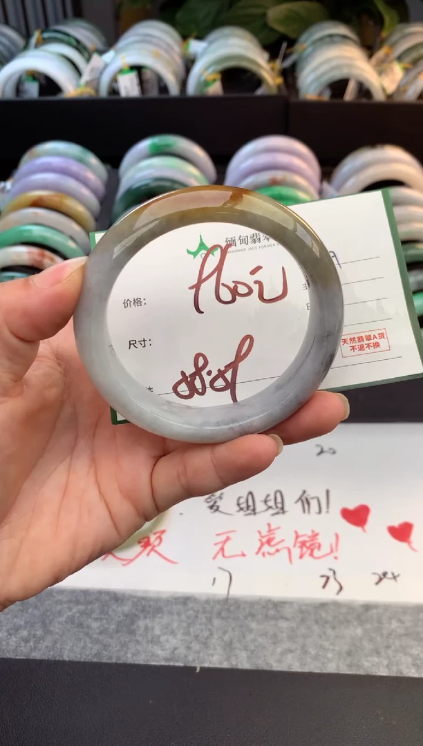 未镶嵌定制翡翠毛货需精细抛光+多人