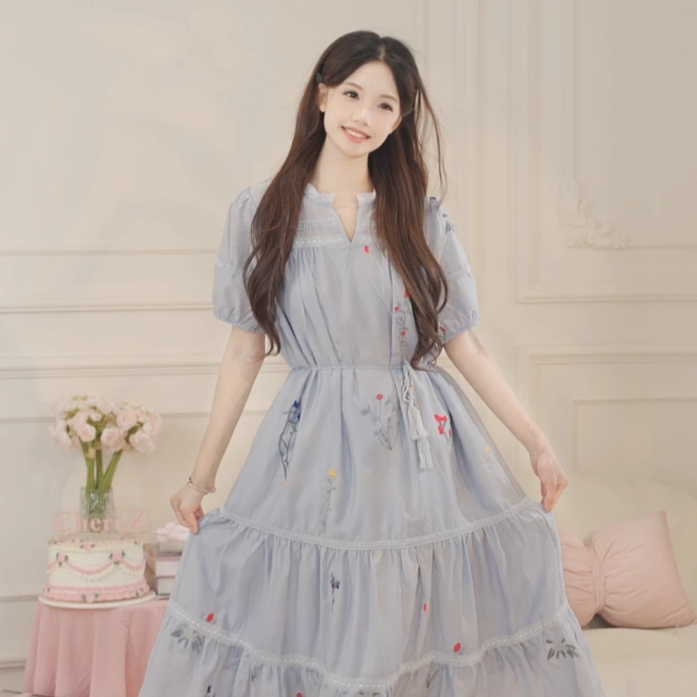 法式重工刺绣连衣裙女花边拼接2025年夏季新款女甜美浪漫淡人长裙