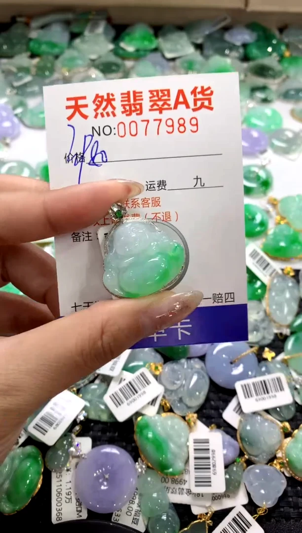 颈饰18K金镶嵌翡翠1