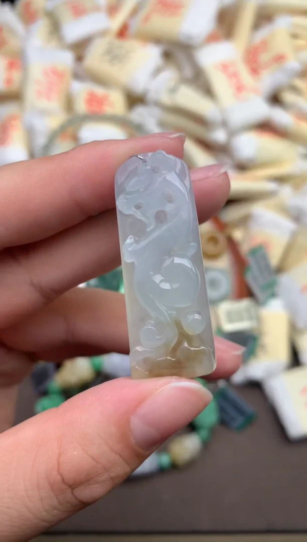 翡翠挂件未镶嵌—