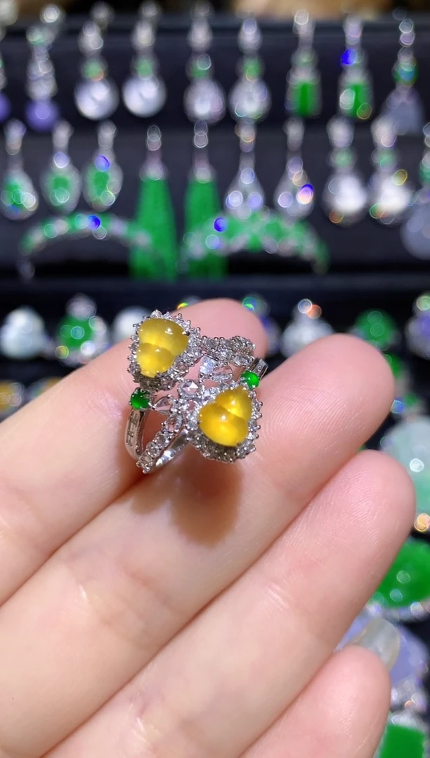 翡翠戒指18K金镶嵌高冰黄翡葫芦设计款戒指