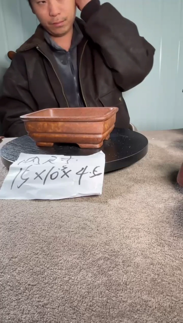 A宜兴紫砂小花盆