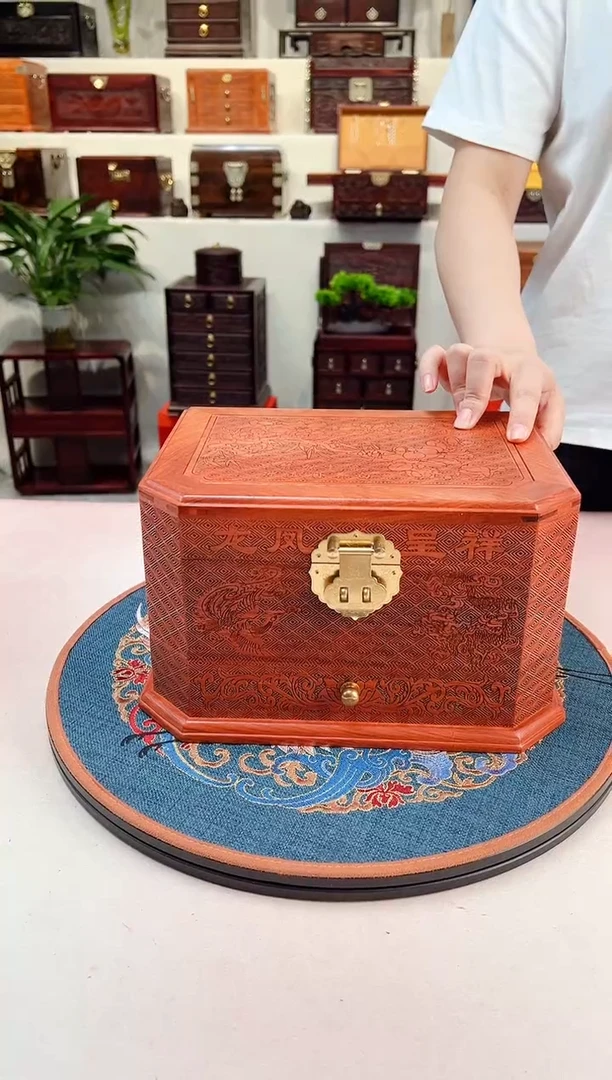 花梨木类成套家具缅花龙凤呈祥六角首饰盒