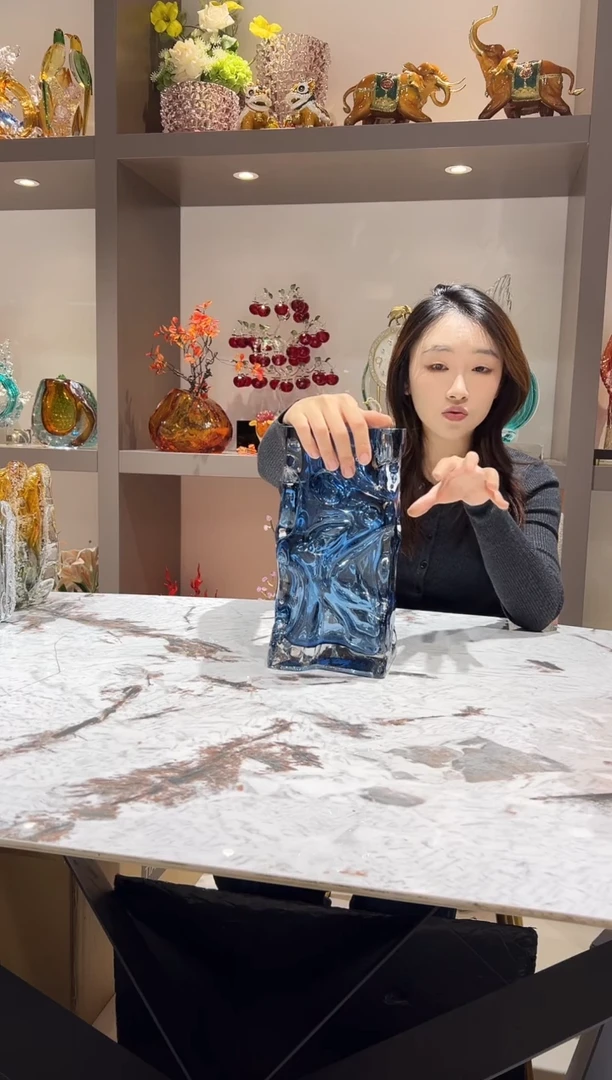 设计师款蓝色花瓶