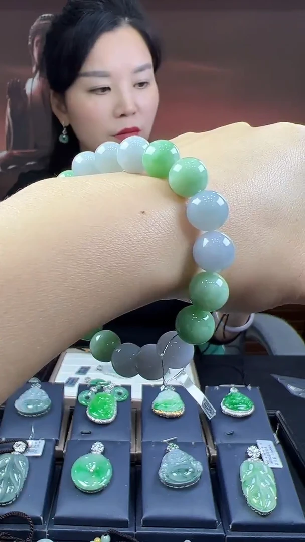 未镶嵌挂件翡翠手串
