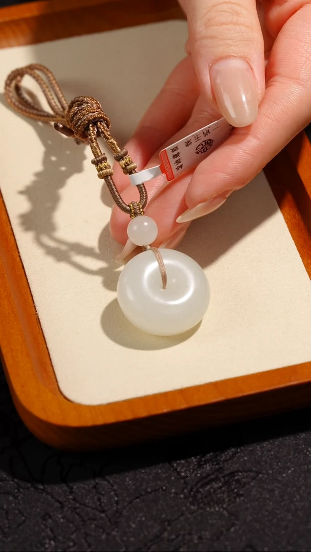 吊坠(不含链)未镶嵌和田玉（白玉）和田玉白玉平安扣(川) 约13.42g