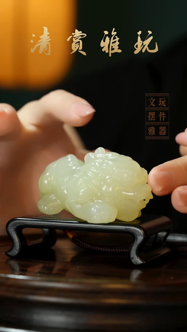 玉《吞金貔貅》手把件摆件