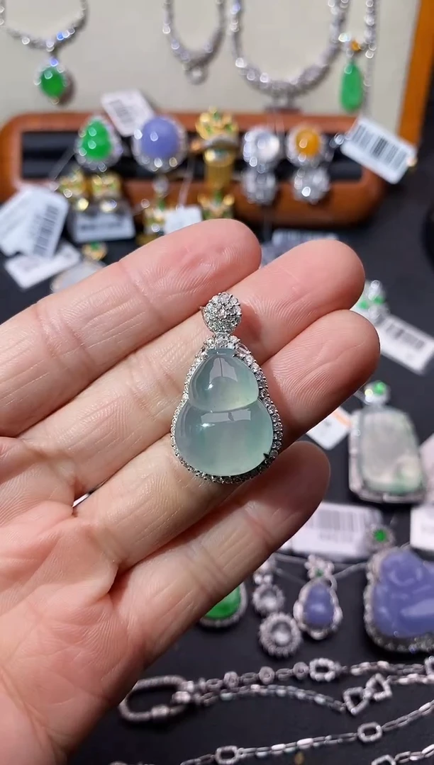 【闪购商品】翡翠吊坠(不含链)18K金镶嵌吊坠