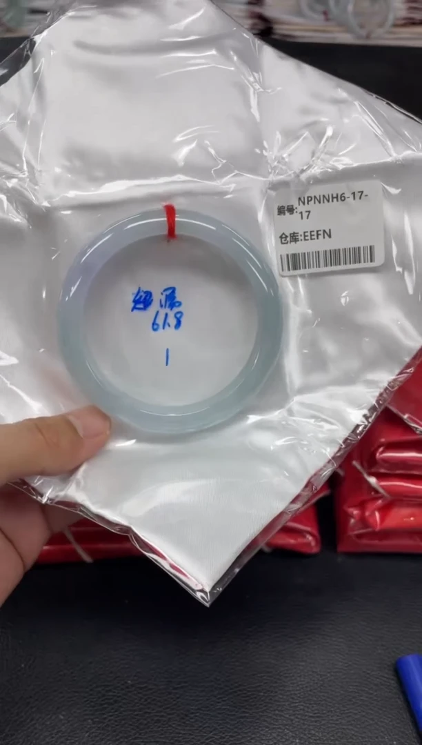 翡翠手镯未镶嵌翡翠手镯