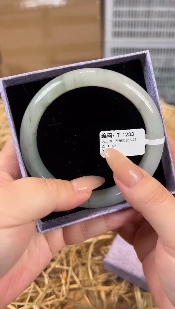 未镶嵌手镯石英质玉T1233