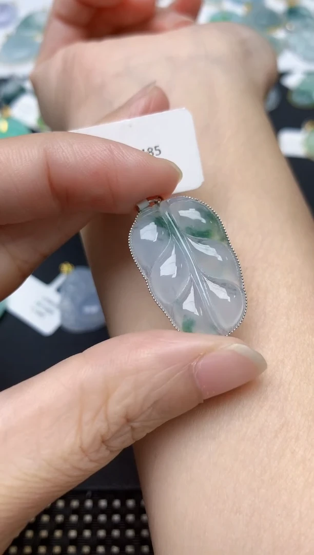 颈饰18K金镶嵌翡翠天然缅甸A货翡翠