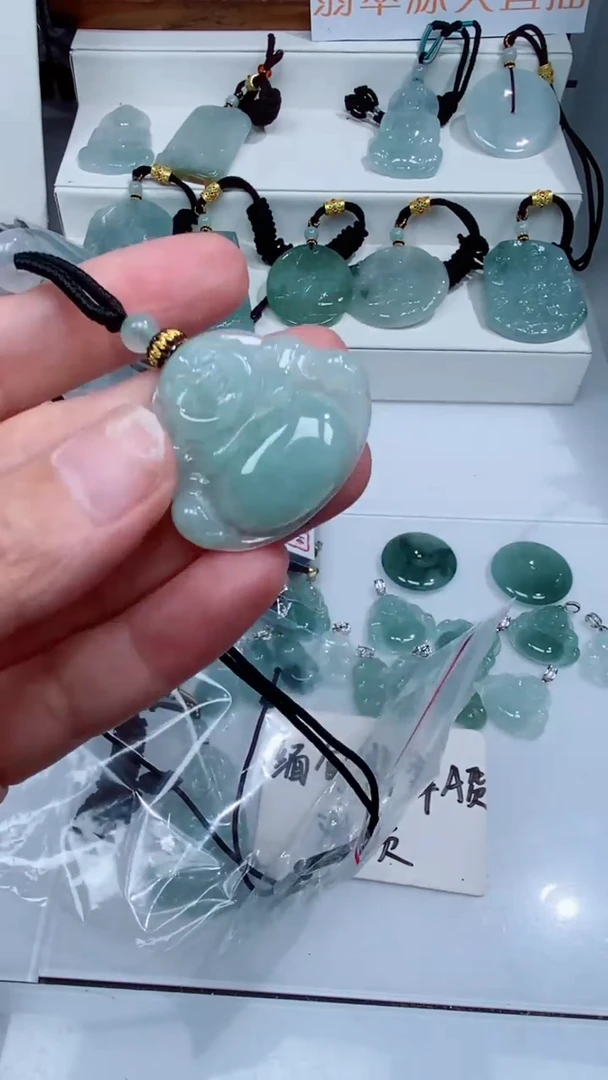 颈饰未镶嵌翡翠吊坠
