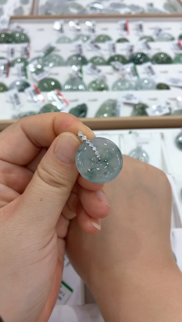 颈饰18K金镶嵌翡翠翡翠平安扣