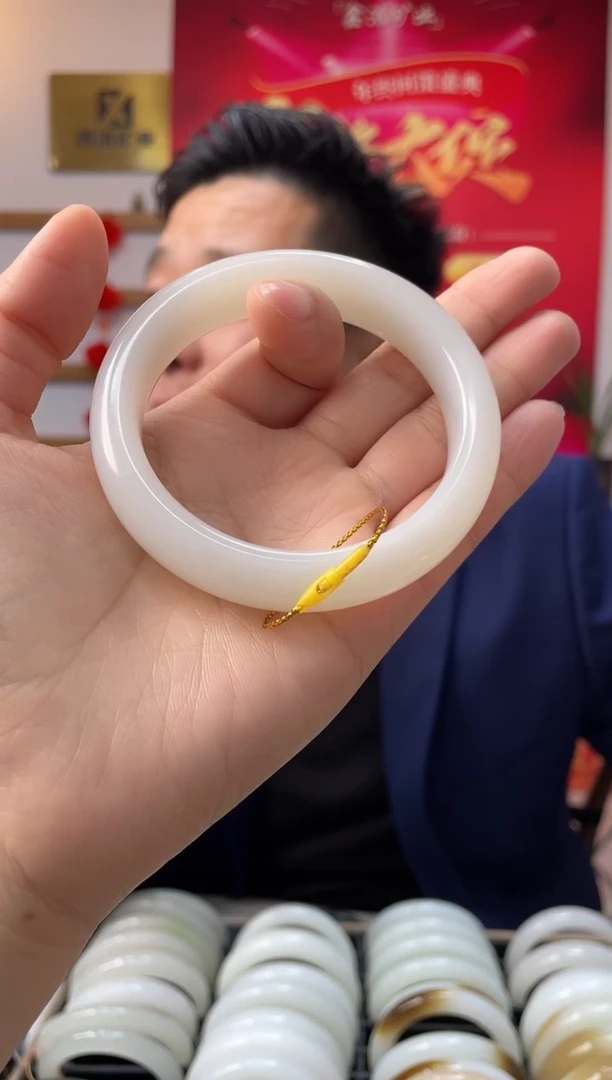 【闪购商品】和田玉手镯未镶嵌天泰冰白手镯备注圈口随机发一件