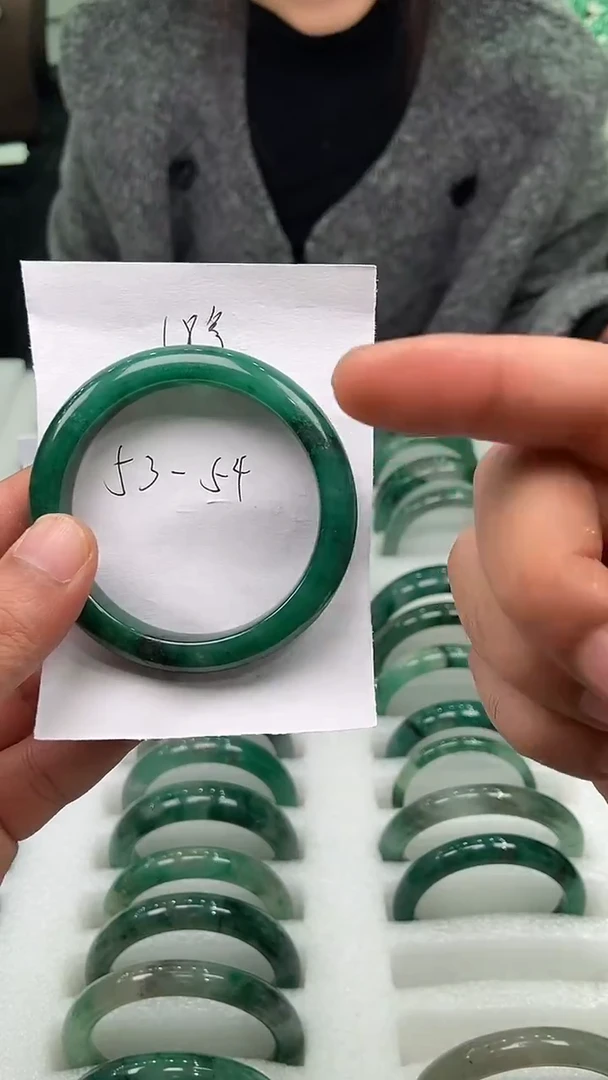 未镶嵌手镯石英质玉（非洲翠）手镯54