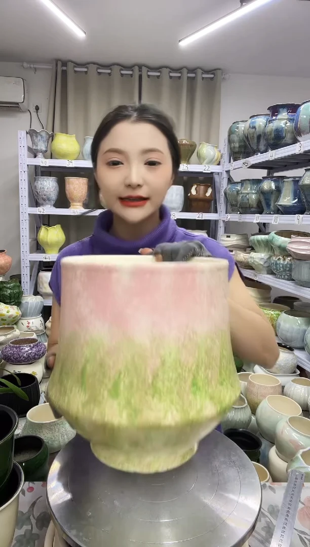 【12.4号】  花盆  高 ：  26  口：22