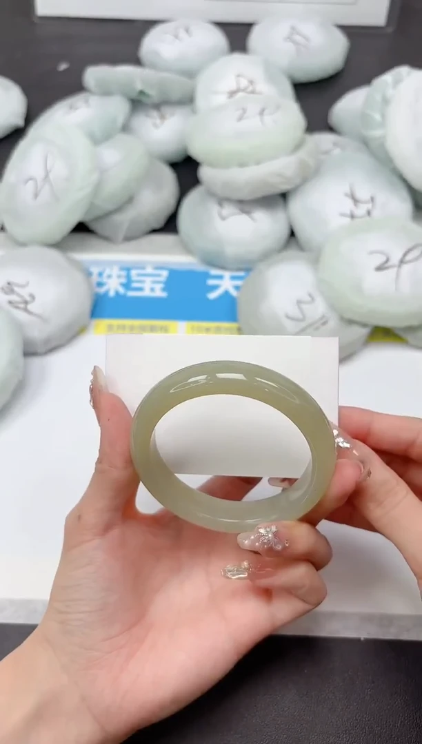 未镶嵌手镯石英质玉304-56.4