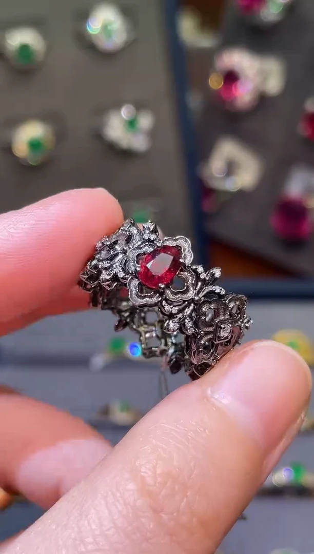 【闪购商品】红宝石戒指18K金镶嵌/0.79ct/无烧鸽血红