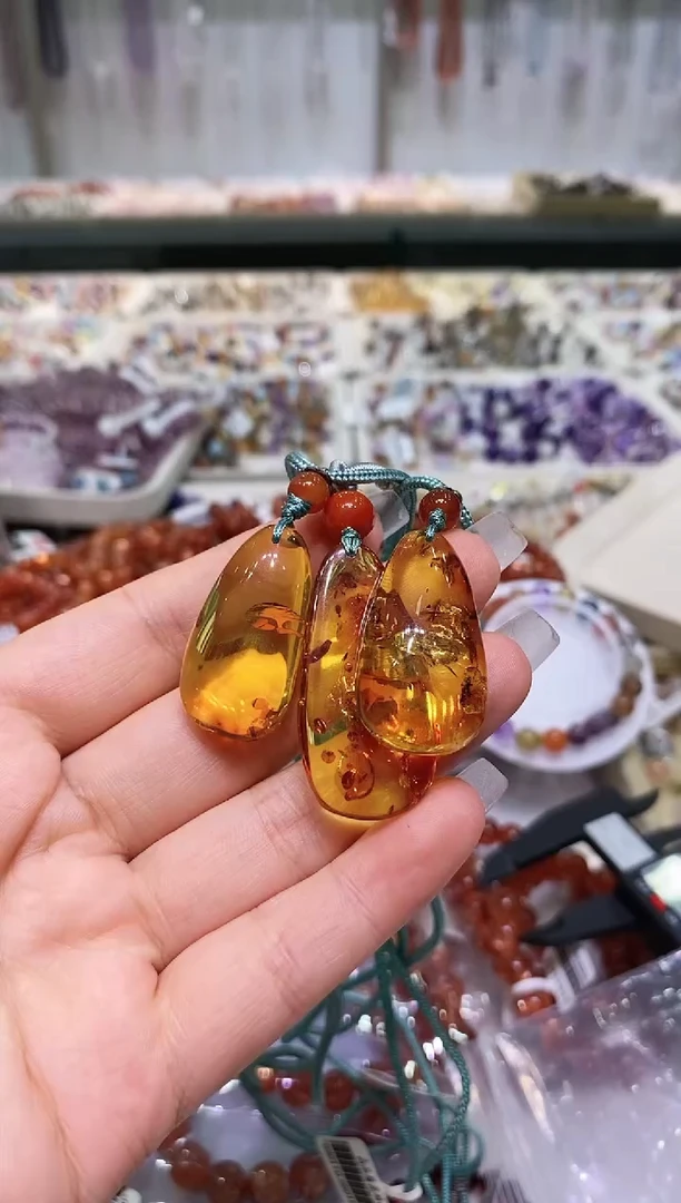 琥珀吊坠(赠链)未镶嵌多样性发其一